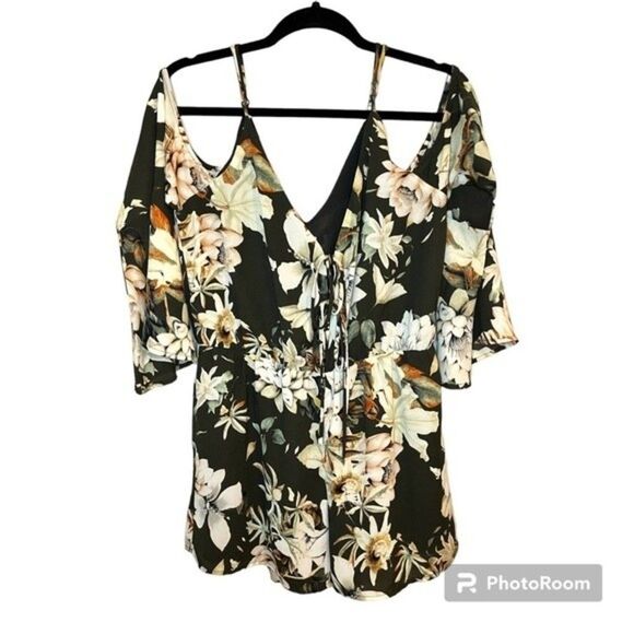 Sugarlips Black Floral Print Cold Shoulder Shorts Romper Size Large - Picture 1 of 10